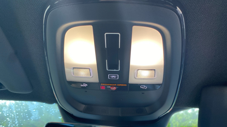 Volvo XC40 2.0 B4P Ultimate Dark 5dr Auto Petrol Estate